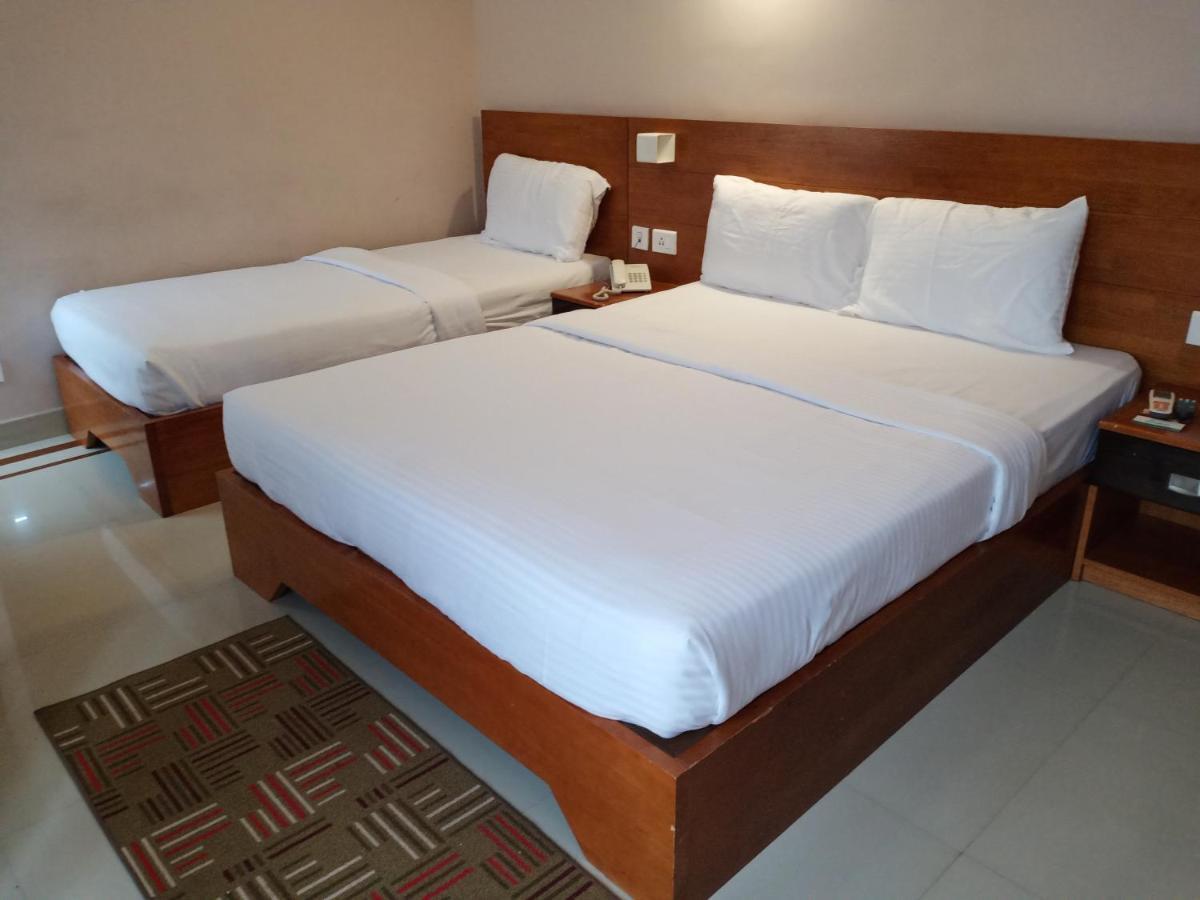 Hotel Devanganam Residency Guruvāyūr Exterior foto