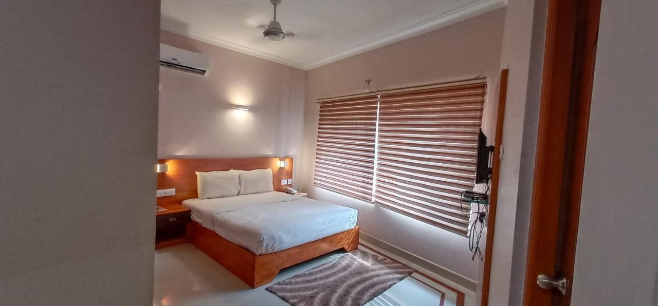 Hotel Devanganam Residency Guruvāyūr Exterior foto