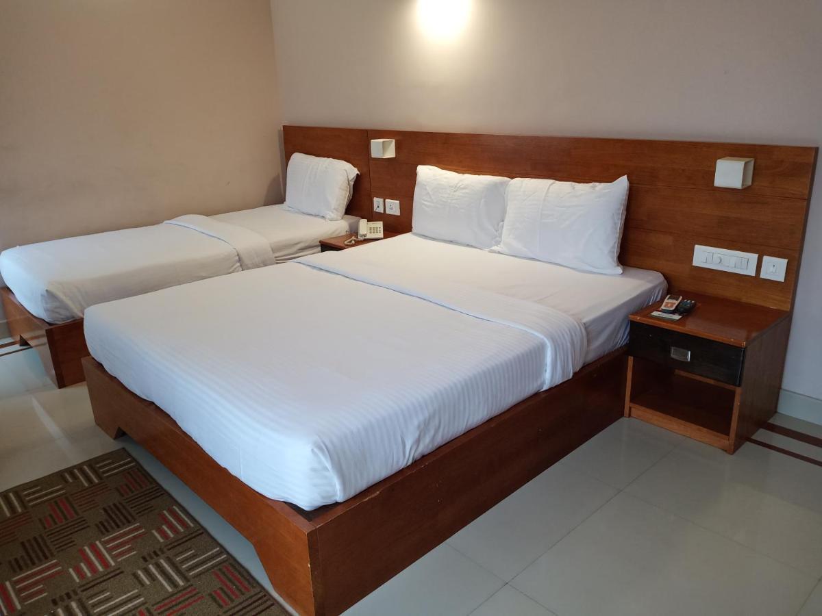 Hotel Devanganam Residency Guruvāyūr Exterior foto